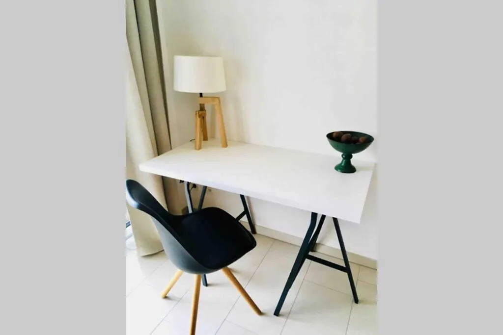 Large Family Retro Flat In City Center- Large Terrace & Garden View, Free Parking Luxembourg