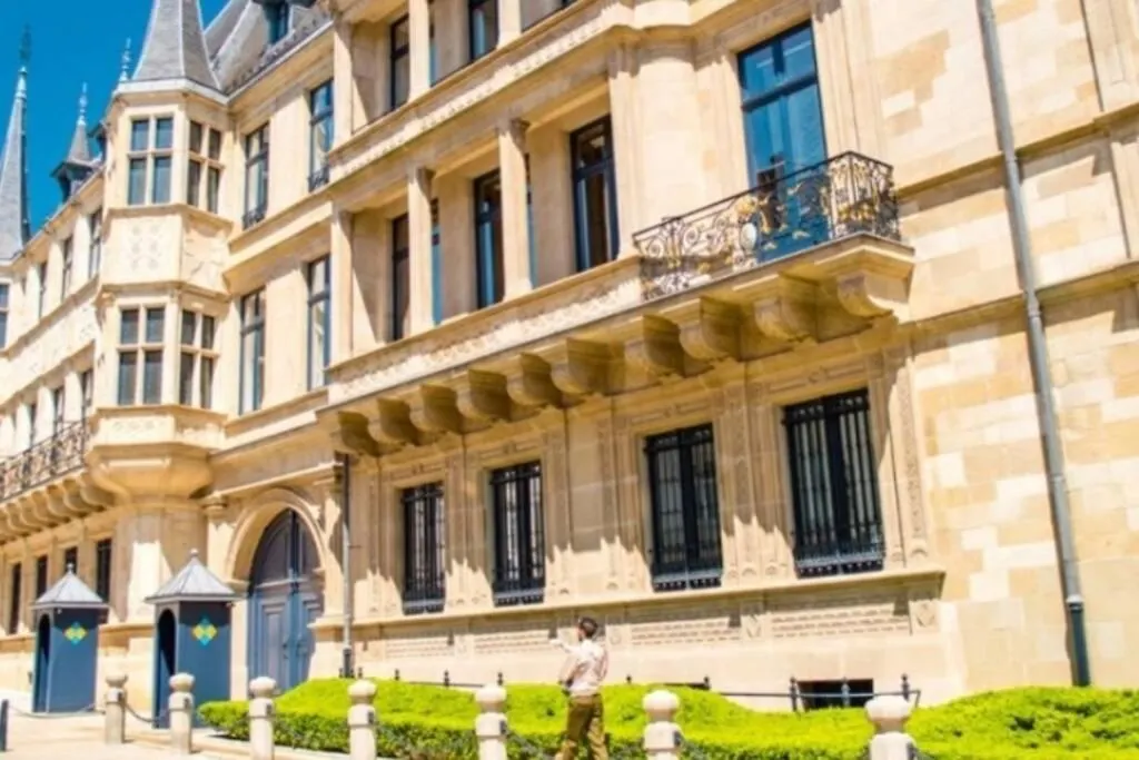 Large Family Retro Flat In City Center- Large Terrace & Garden View, Free Parking Luxembourg 0*,  Luxembourg